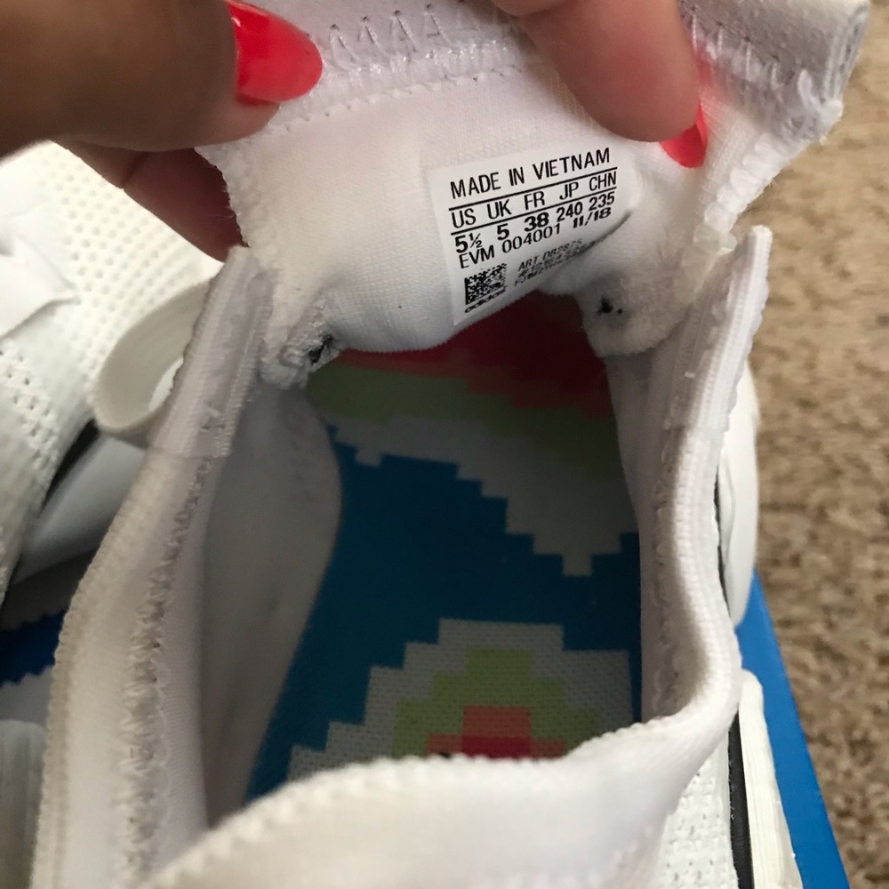 Adidas | NIB White Sneakers 5.5 Kids - Picture 5 of 8